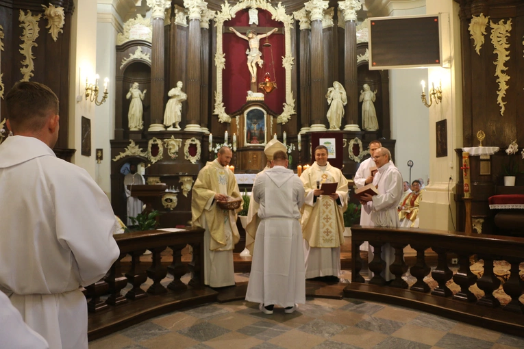 Płock. Ustanowienie nadzwyczajnych szafarzy Komunii św.