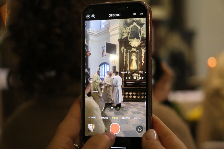 Płock. Ustanowienie nadzwyczajnych szafarzy Komunii św.