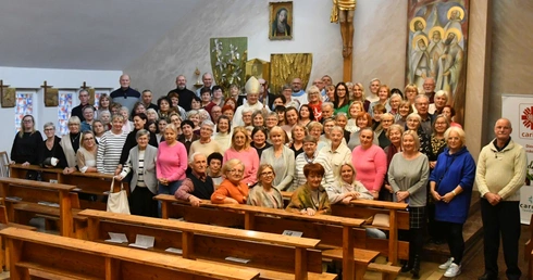 U Pani Cierpliwie Słuchającej nabierają sił do pomocy ludziom w potrzebie