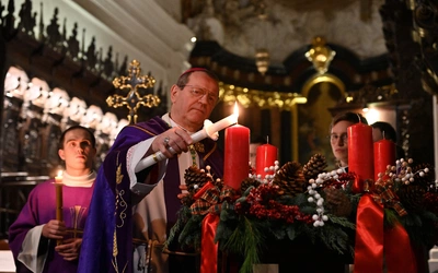 Trzy płomienie rozpoczęły czas czuwania