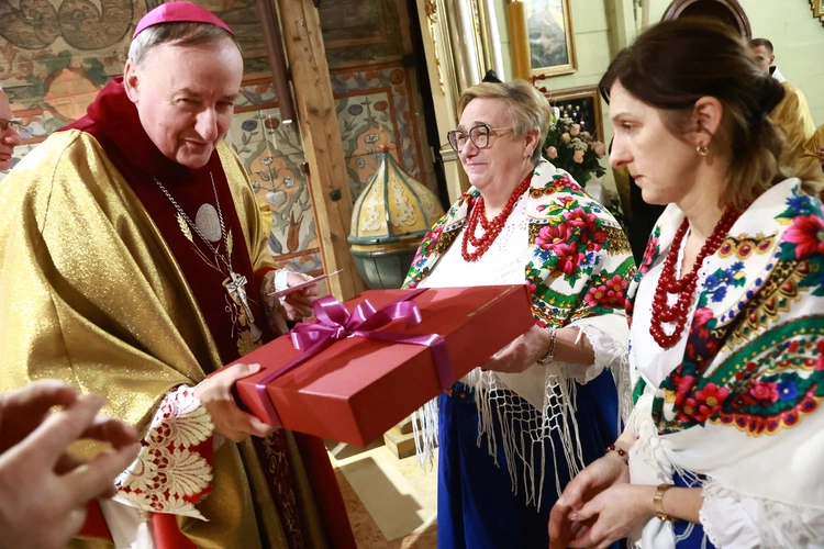 Nowy ołtarz w Polnej