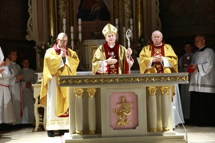 Nowy ołtarz w Polnej