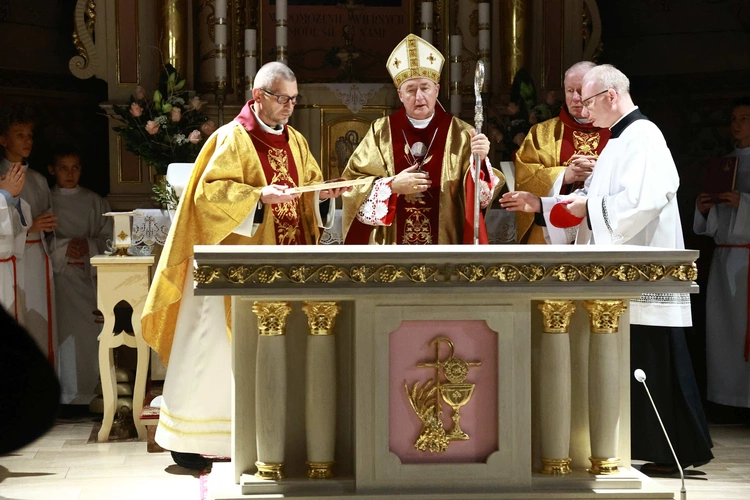 Nowy ołtarz w Polnej