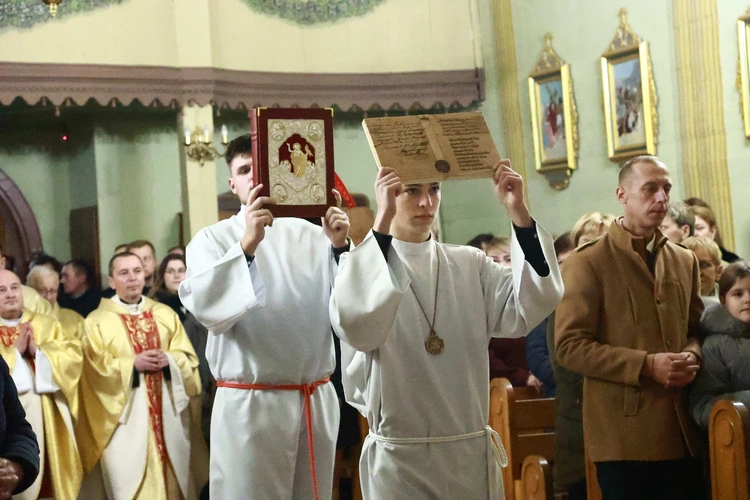 Nowy ołtarz w Polnej