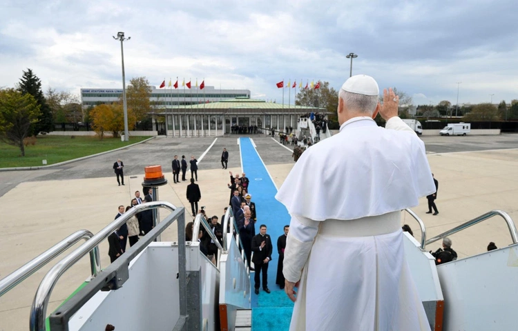 Papież Leon XIV już w Libanie. Powitanie i spotkanie z władzami
