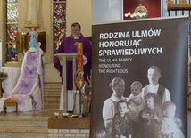 Wprowadzenie relikwii bł. rodziny Ulmów i wystawa pamiątek 
