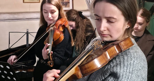 Hołd dla ks. Langiego