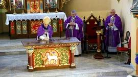 Nowy ołtarz u św. Barbary w Wałbrzychu