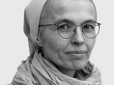 Bóg wchodzi w bliskość z nami w całej swojej tożsamości