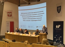 Katowice. Konferencja "Krajobraz powstańczy na polskich cmentarzach"