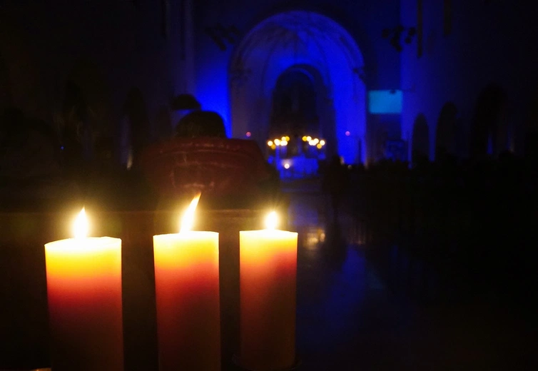 Odkryj piękno rorat w parafii Świętej Rodziny we Wrocławiu