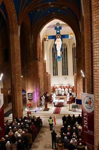 Krzyż z głogowskiej kolegiaty poświęcony