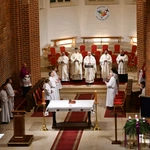 Krzyż z głogowskiej kolegiaty poświęcony