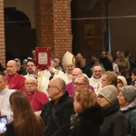 Krzyż z głogowskiej kolegiaty poświęcony