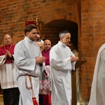 Krzyż z głogowskiej kolegiaty poświęcony