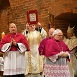 Krzyż z głogowskiej kolegiaty poświęcony