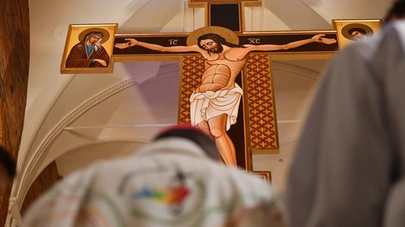 Krzyż z głogowskiej kolegiaty poświęcony