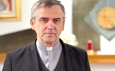 Ks. Krystian Piechaczek odpowiada za nadzwyczajnych szafarzy w diecezji gliwickiej. 