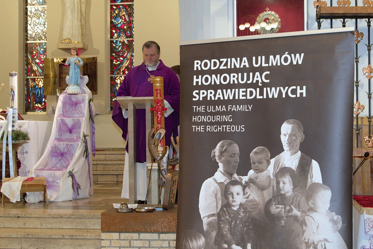 Mszy św. przewodniczył proboszcz o. Wiesław Faron SJ.