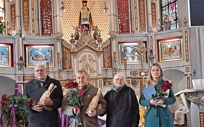 Laureaci tegorocznych statuetek Stowarzyszenia Matki Bożej Bolesnej.
