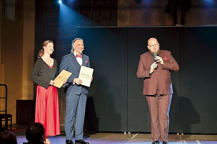 Na scenie Jarosław Szydłak, prezes KACK.