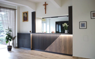 Budynek przeszedł gruntowne zmiany, które są imponujące i zachęcają do wstąpienia w gościnne progi. 