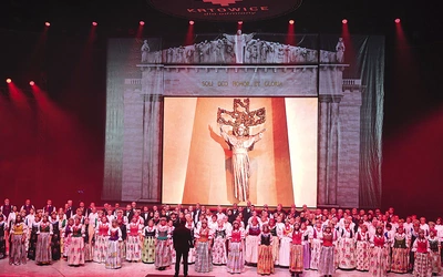 Jedna z 14 odsłon spektaklu, opowiadająca o wizycie papieża Polaka na Górnym Śląsku.