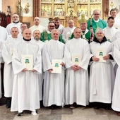 Nowi nadzwyczajni szafarze Komunii Świętej.