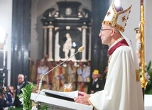  „Adwent to także zaproszenie do udziału w rekolekcjach, dniach skupienia, to zachęta do tego, by w naszym życiu było więcej modlitwy osobistej, zwłaszcza modlitwy biblijnej i modlitwy maryjnej, bo to właśnie Maryja, Jutrzenka Nowa, jest najlepszym wzorem przeżywania adwentowych dni” – pisze abp A. Galbas.