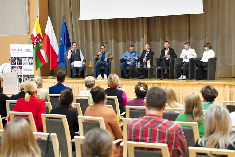 Jubileusz rozpoczął się 26 listopada  Mszą św. w kościele pw. św. Józefa Oblubieńca. Dzień później w sali kolumnowej Urzędu Marszałkowskiego odbyła się konferencja podzielona  na trzy panele. W pierwszym – „Godność, nadzieja, dom” – głos zabrali podopieczni Fundacji RONDO; w drugim – „Dom jako podstawowe prawo  – współczesne rozwiązania mieszkaniowe w polityce społecznej” – przedstawiciele władz miasta i regionu oraz eksperci, a w trzecim  – „Dom zaczyna się od drugiego człowieka” – pracownicy Fundacji RON…