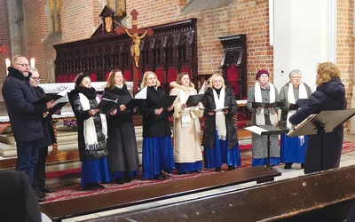 Po modlitwie psalmami uczestnicy spotkania wysłuchali improwizacji organowych dr. Adama Tańskiego, występu chóru Te Deum z parafii w Brzeziej Łące (na zdjęciu) oraz wykonali razem utwór H.J. Botora „Deus caritas est”.