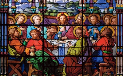 Jezus zachował wiele elementów żydowskiej uczty paschalnej, ale była to już pascha Mesjasza, której niezwykłym „dopełnieniem” była Jego śmierć.