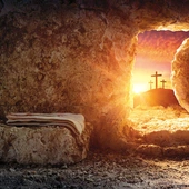 Zmartwychwstanie nadało śmierci Jezusa ostateczny sens, ukazujący zwycięstwo Bożej miłości. Dokonało się to także „zgodnie z Pismem”, czyli było wypełnieniem obietnic starotestamentalnych. 