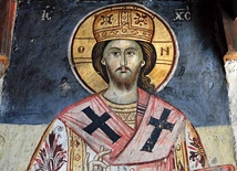 Patrząc na Chrystusa Arcykapłana, widzimy ofiarę krzyża i jej skutki dla ludzi. Dostrzegamy Chrystusa Zmartwychwstałego, który zawsze żyje i wstawia się za nami przed obliczem Boga.