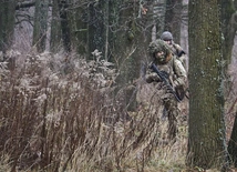 Ukraińscy żołnierze przygotowuję się do walki