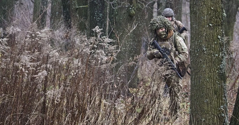 Ukraińscy żołnierze przygotowuję się do walki