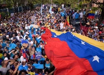 Z wenezuelską flagą