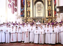 Elita, która użycza Bogu swojego głosu