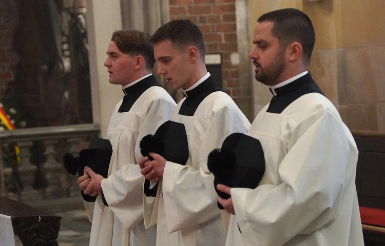 Obłóczyny oraz włączenie do grona kandydatów do diakonatu i prezbiteratu