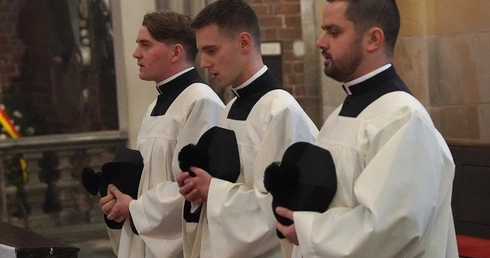 Obłóczyny oraz włączenie do grona kandydatów do diakonatu i prezbiteratu