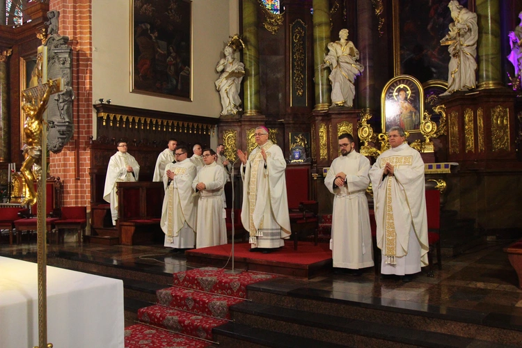 Przyjęcie stroju kapłańskiego