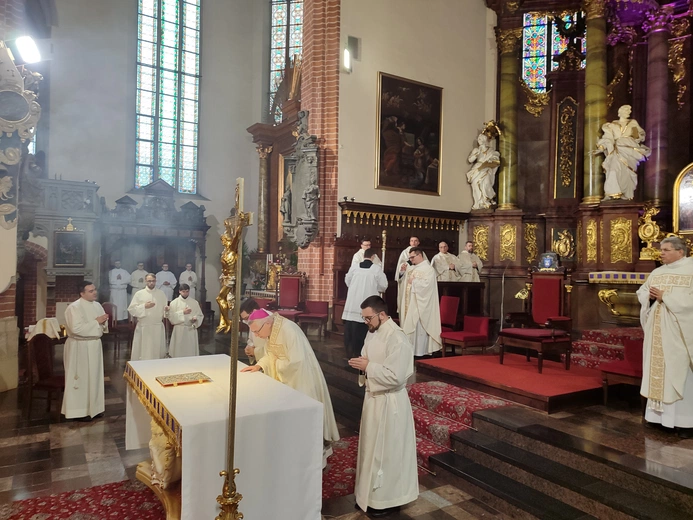 Przyjęcie stroju kapłańskiego