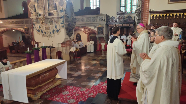 Przyjęcie stroju kapłańskiego