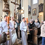 Gdańscy dominikanie z relikwiami św. Mikołaja