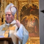 Gdańscy dominikanie z relikwiami św. Mikołaja