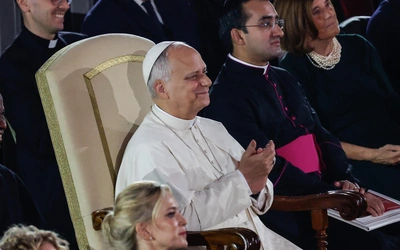 Leon XIV podczas koncertu dla ubogich