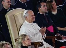 Leon XIV podczas koncertu dla ubogich