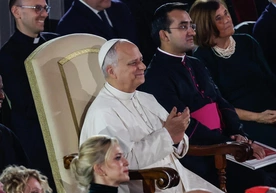 Leon XIV podczas koncertu dla ubogich