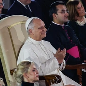 Leon XIV podczas koncertu dla ubogich