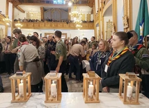 Niosą światło dobra